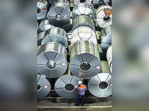 World's Biggest Energy Trading Firms Are Returning to me<em></em>tals